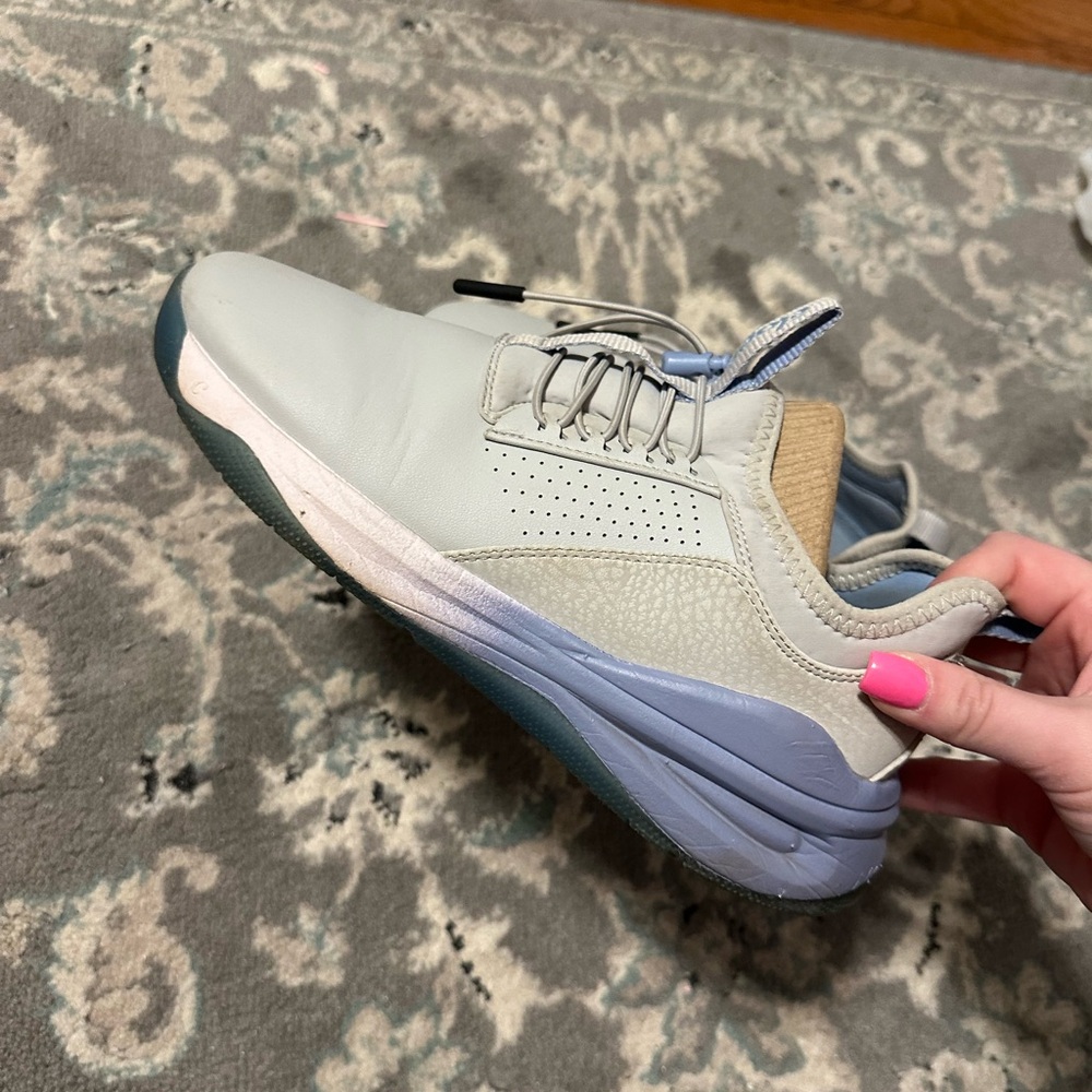 Clove nursing shoes